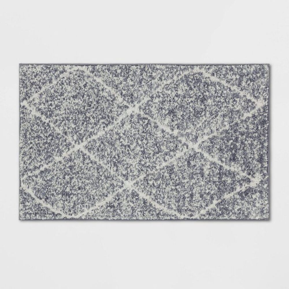 2'6"x4' Washable Criss Cross Entryway Accent Rug - Gray/Ivory